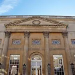 Beautiful Bath Apartment In Central Milsom Street