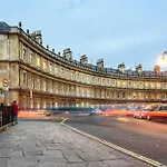 Beautiful Bath Apartment In Central Milsom Street